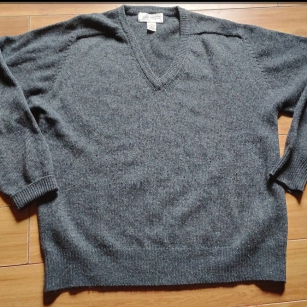 Bristol county Lambs wool vneckline popover sweater